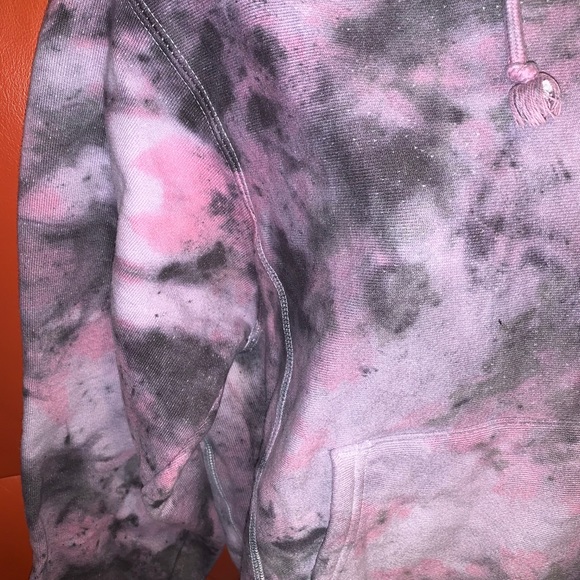 Stylish re-designed Champion hooded sweatshirt - Picture 3 of 10